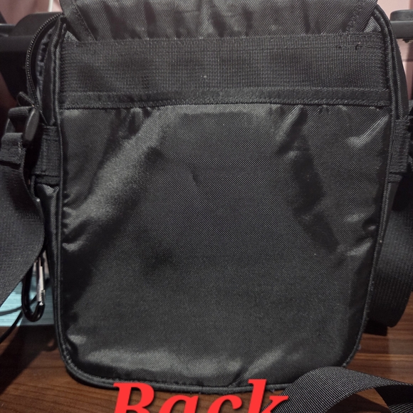 #23 - Roots Black Messenger Bag for Men - Brand New, No Stratches - Picture 3 of 5